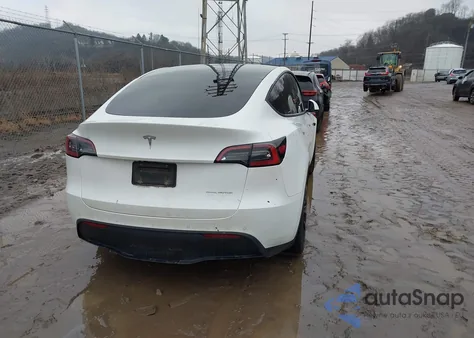 2022 Tesla Model Y Long Range Dual Motor All-Wheel Drive z USA, uszkodzony, nr VIN 7SAYGDEE6NF436924